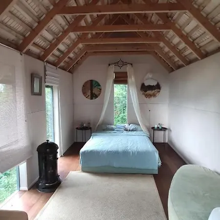 Muhusi Linnumaja Bed & Breakfast