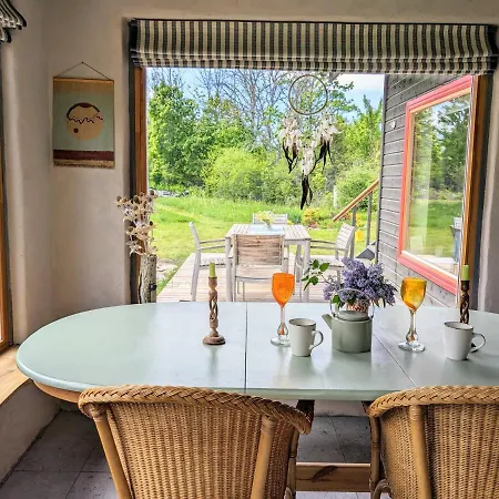 Muhusi Linnumaja Bed & Breakfast Igaküla