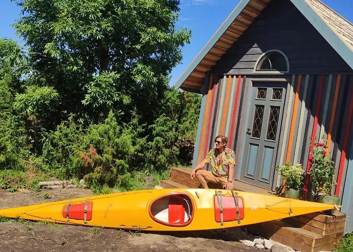 Muhusi Linnumaja Bed & Breakfast 4*