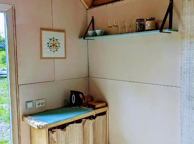 Muhusi Linnumaja Bed & Breakfast 4*